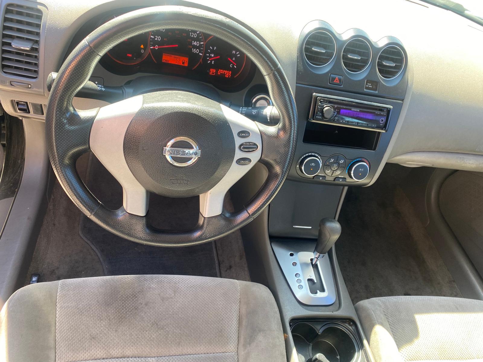 2009 Nissan Altima 2.5 (1N4AL21E79C) with an 2.5L L4 DOHC 16V engine, 6-Speed Manual Overdrive transmission, located at 44356 Date Ave., Lancaster, CA, 93534, (661) 945-6555, 34.688919, -118.139374 - Photo #2